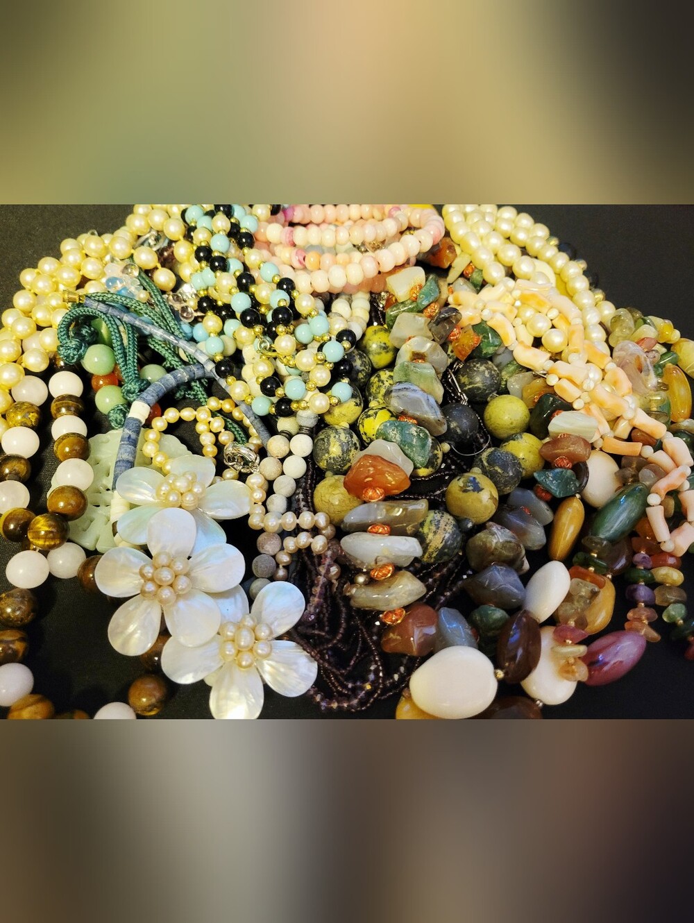 LARGE LOT Beaded Jewelry 15 Necklaces 7 Bracelets Natural Stone Vintage Plastic